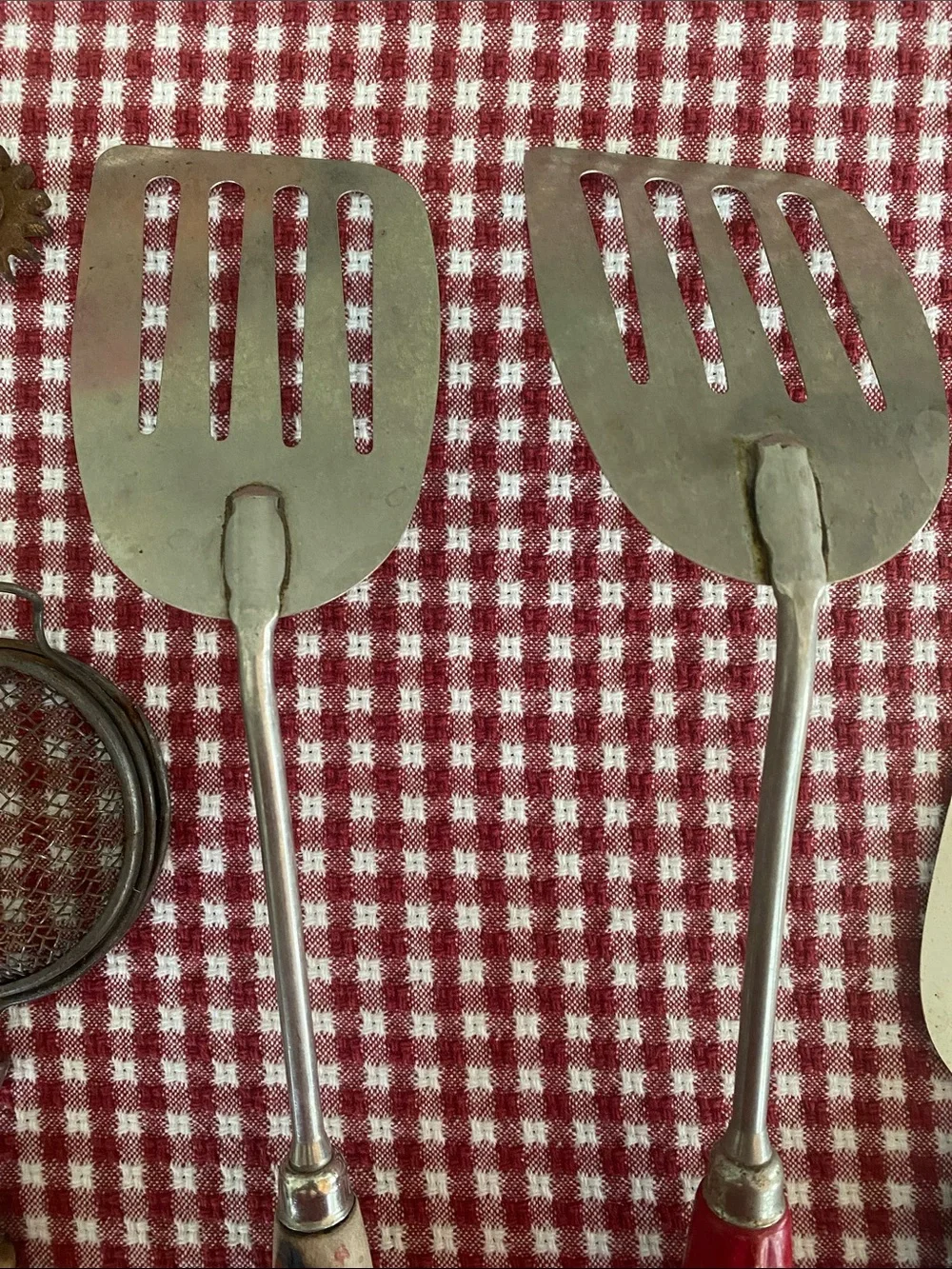 Vintage Mixed-Color Kitchen Utensil 8 piece Set - Assorted Colors